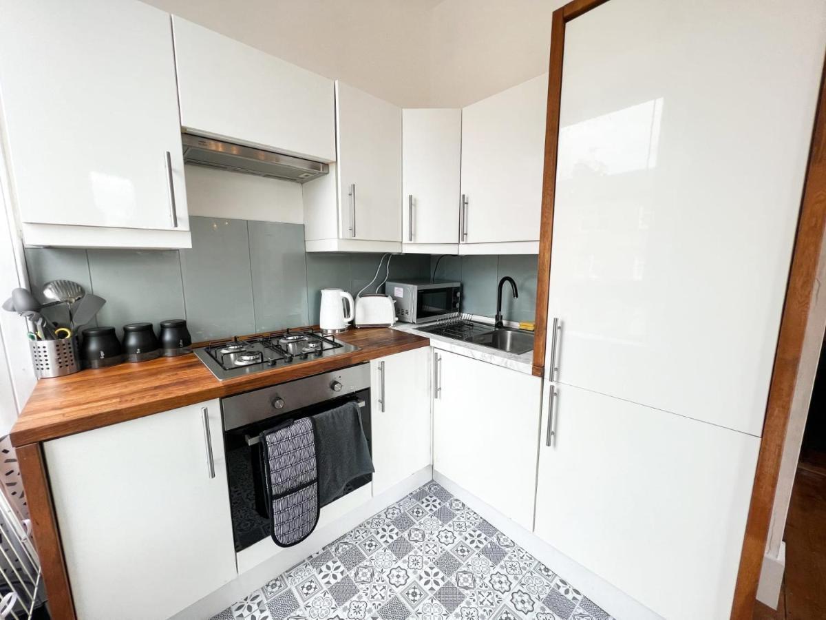 에든버러 Bohemian 1Br Flat In Abbeyhill 아파트 외부 사진